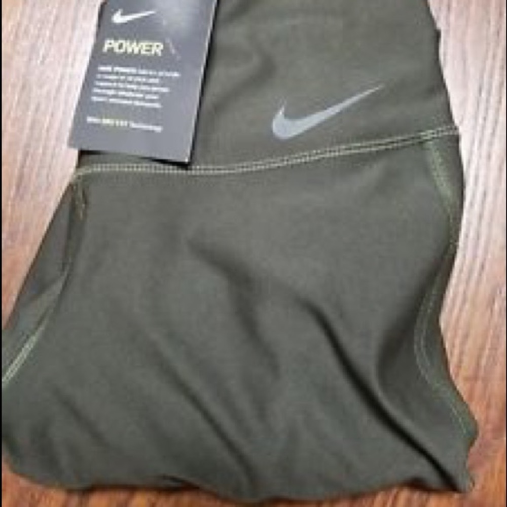 Nike high rise Capri leggings size medium